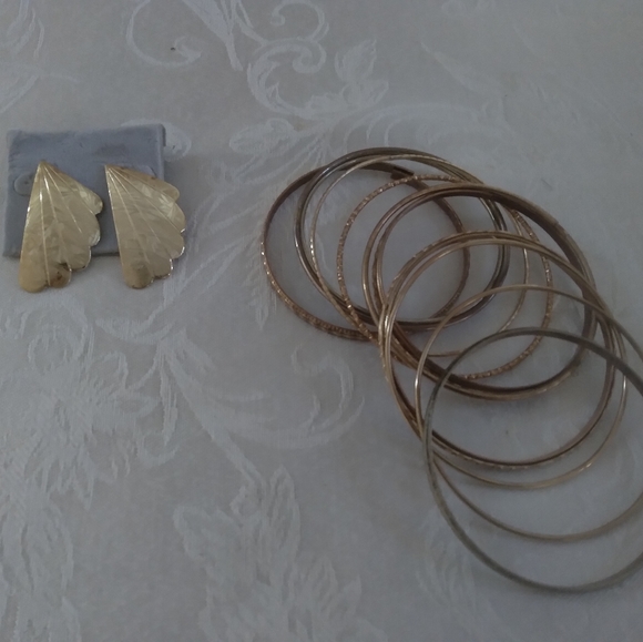 Earings - Picture 2 of 3